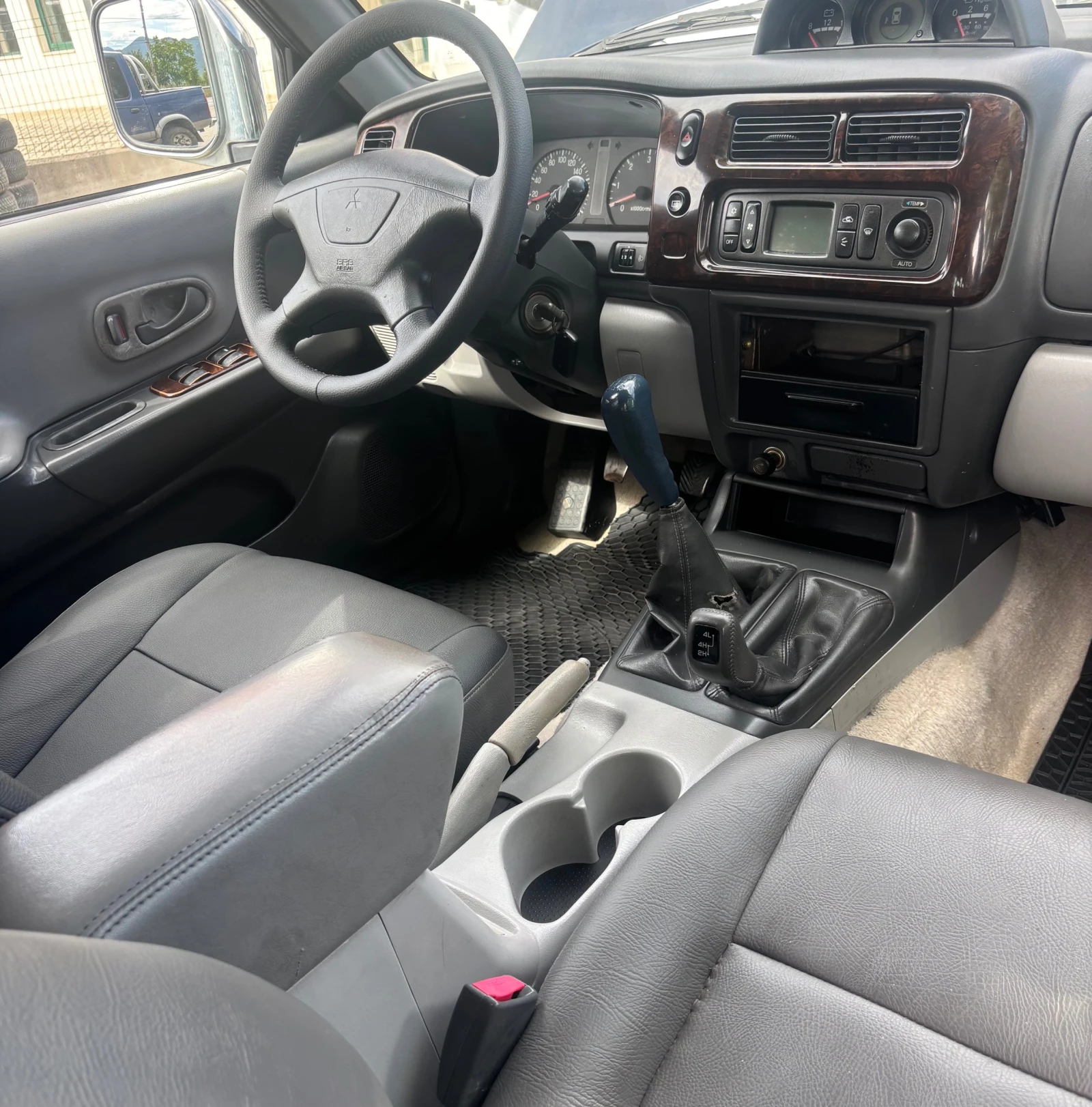 Mitsubishi Pajero sport 2.5 TDI, снимка 9 - Автомобили и джипове - 55223721