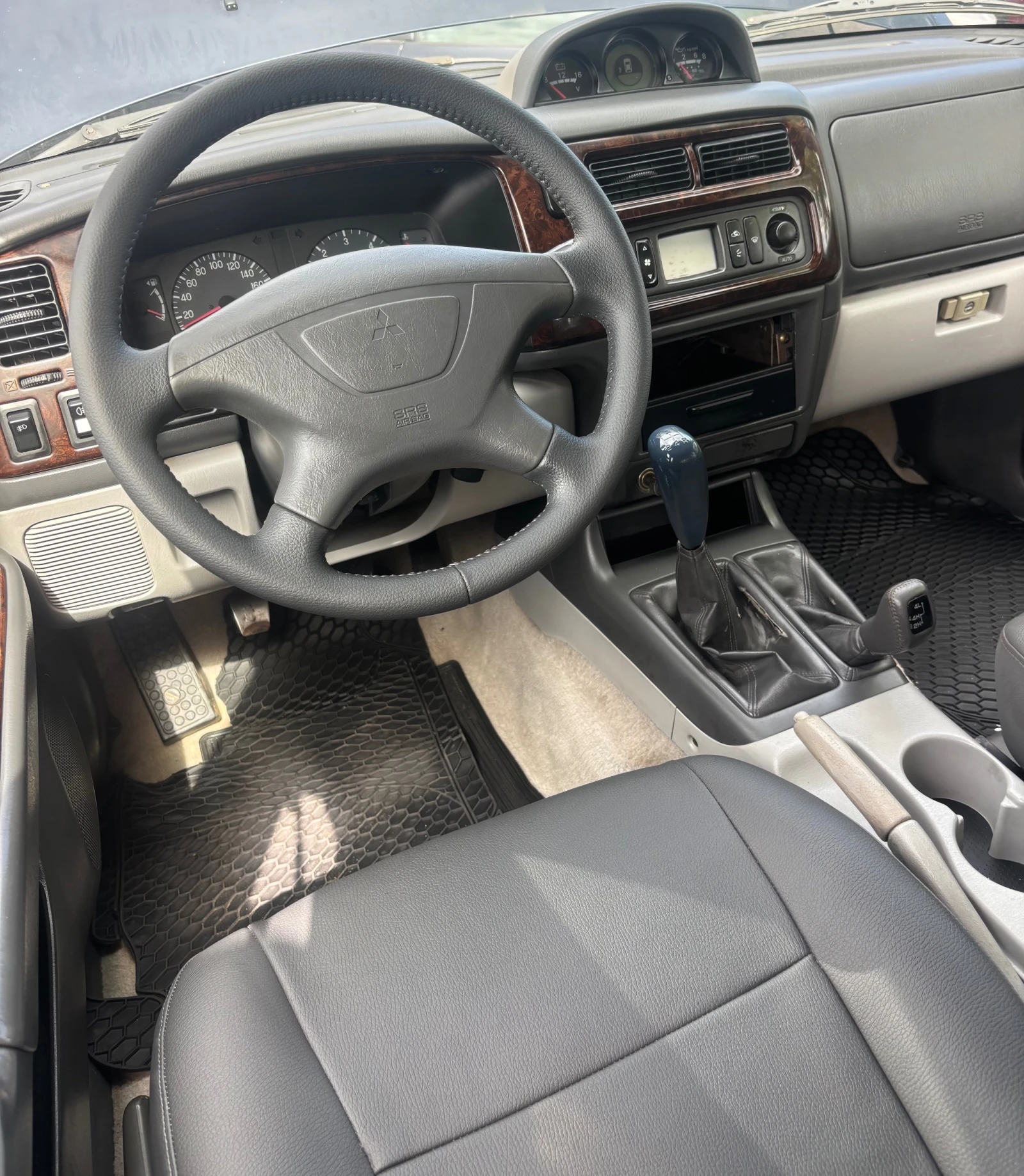 Mitsubishi Pajero sport 2.5 TDI, снимка 12 - Автомобили и джипове - 55223721