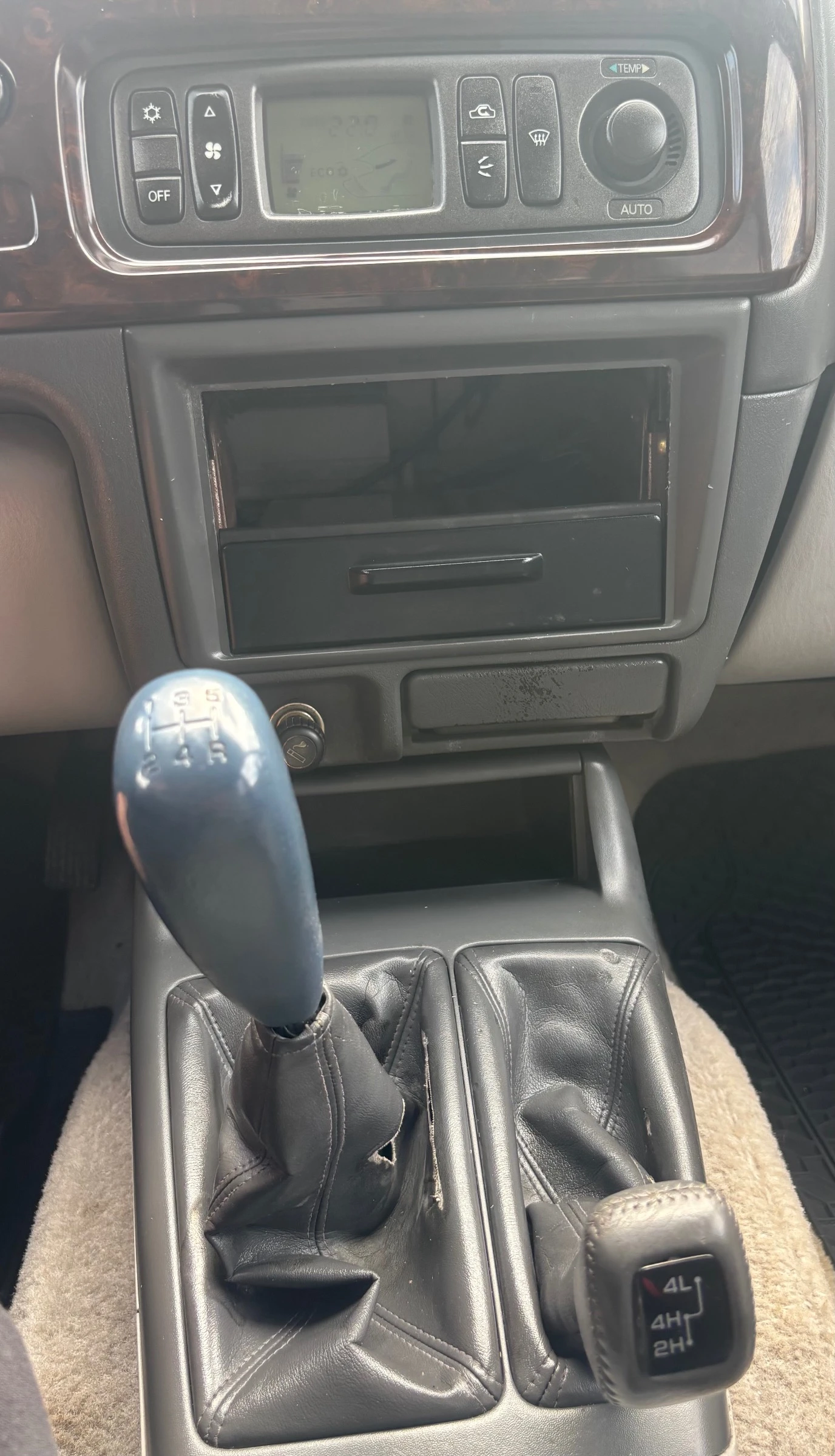 Mitsubishi Pajero sport 2.5 TDI, снимка 16 - Автомобили и джипове - 55223721