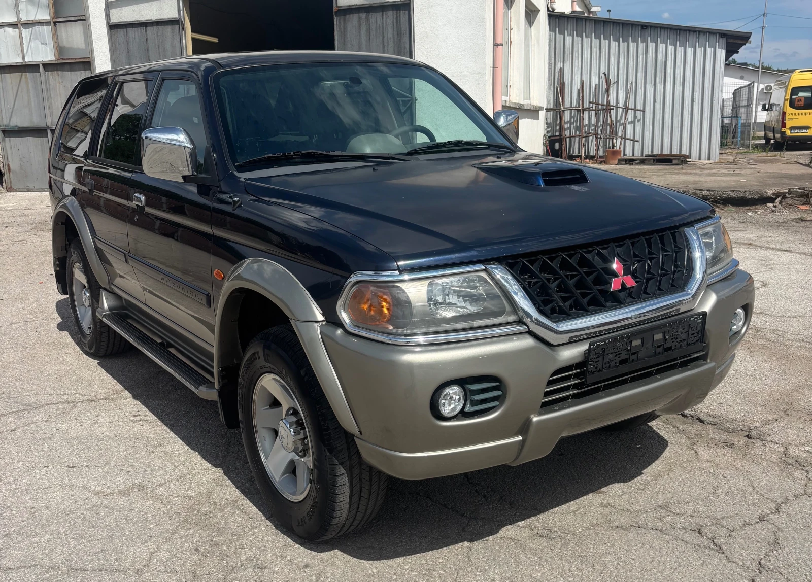 Mitsubishi Pajero sport 2.5 TDI, снимка 2 - Автомобили и джипове - 55223721