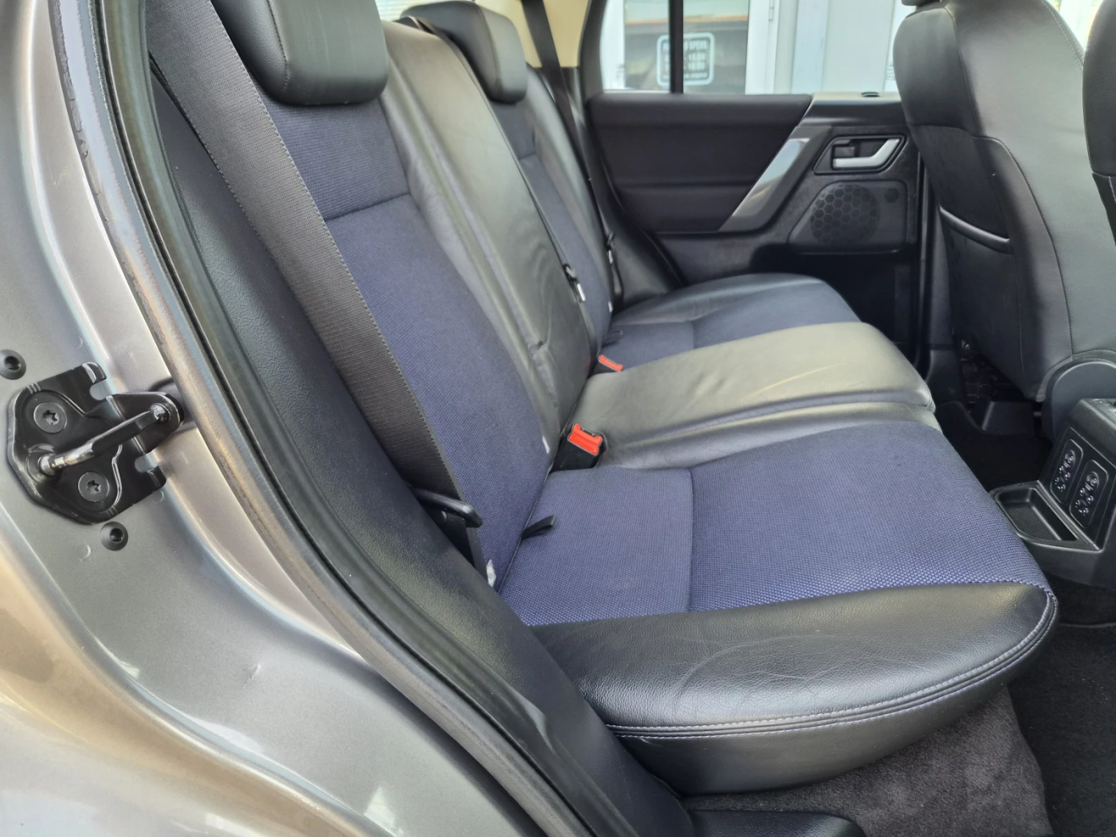 Land Rover Freelander 2.2D-AUTOMATIC, снимка 13 - Автомобили и джипове - 56584064