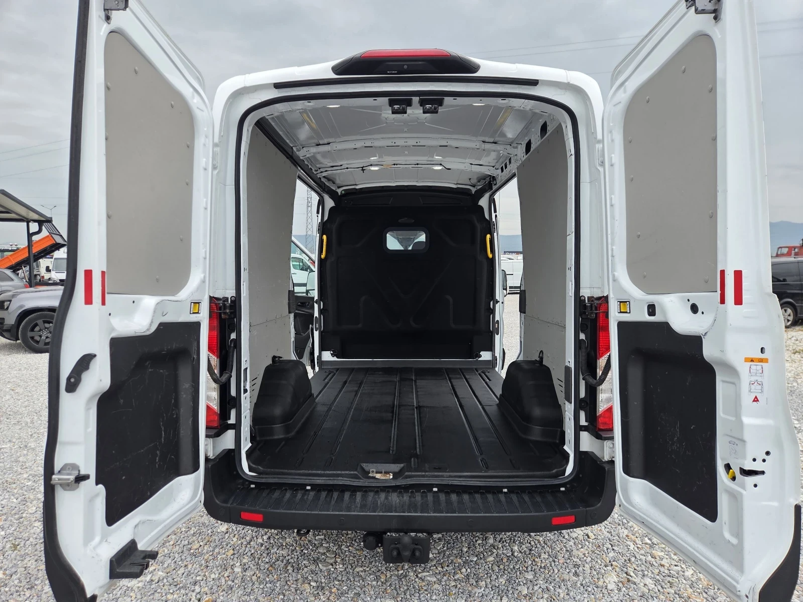 Ford Transit 2.0 TDCi, Клима, Нави, Две странични врати, снимка 9 - Бусове и автобуси - 54230931