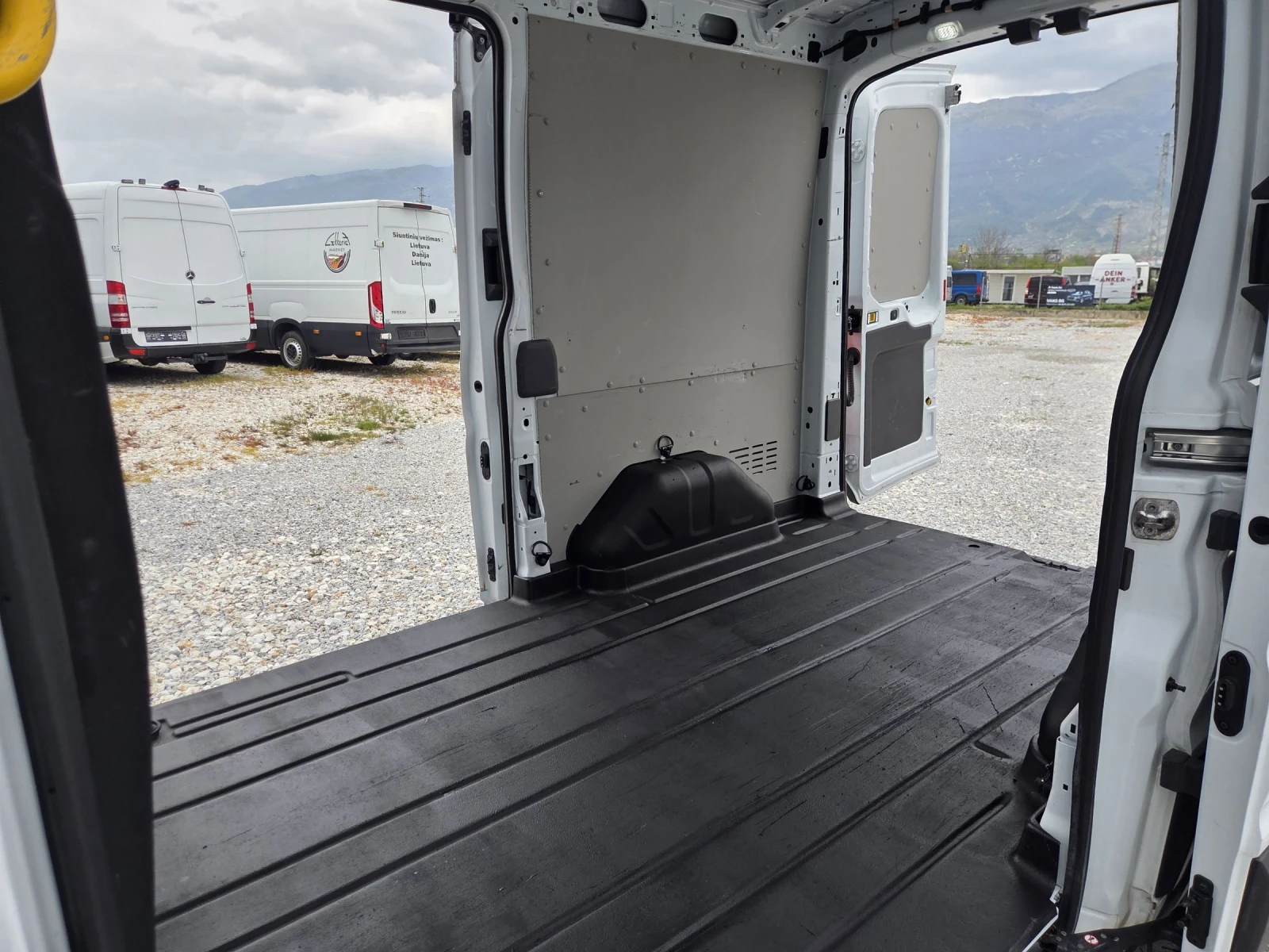 Ford Transit 2.0 TDCi, Клима, Нави, Две странични врати, снимка 10 - Бусове и автобуси - 54230931