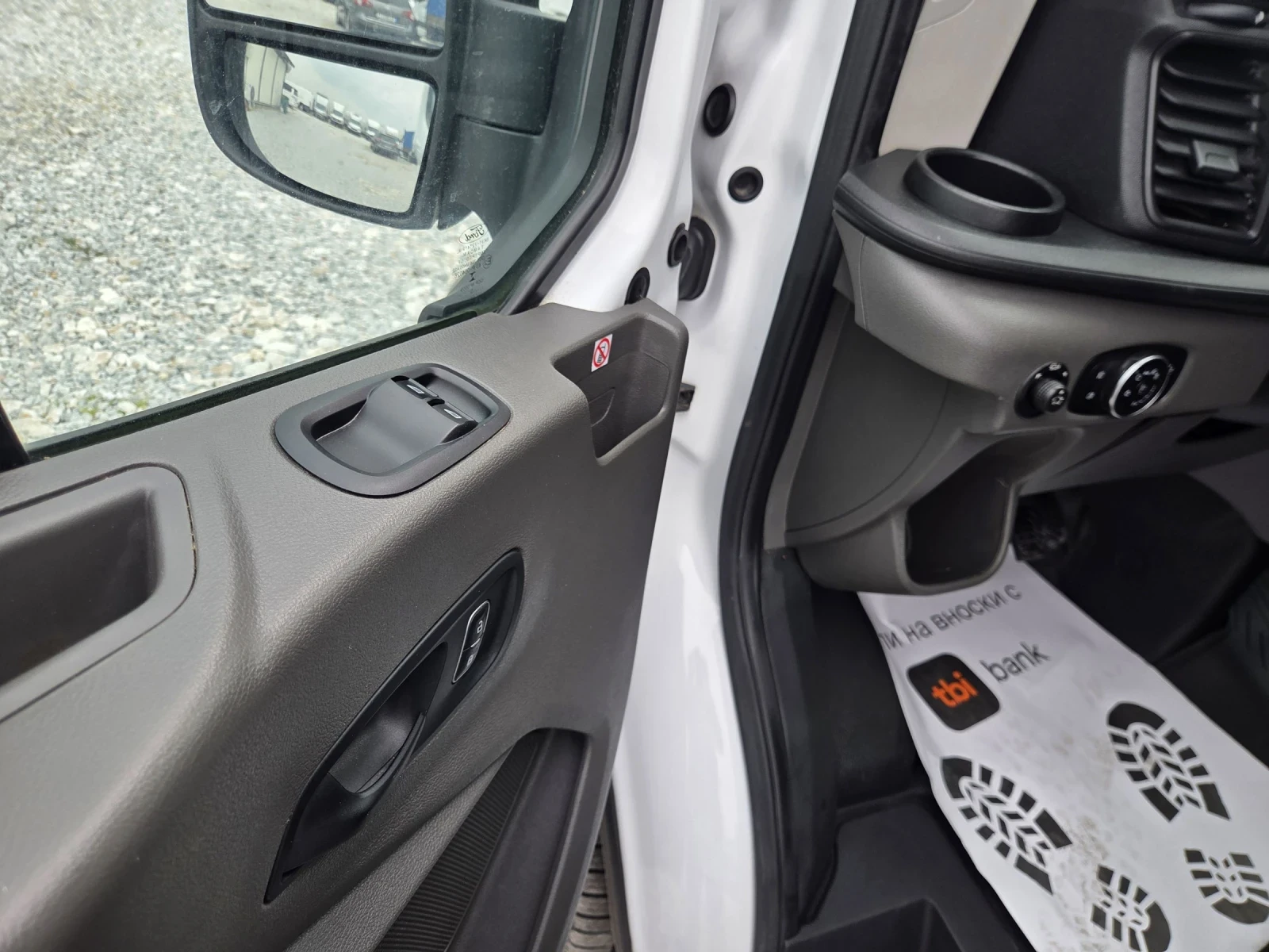 Ford Transit 2.0 TDCi, Клима, Нави, Две странични врати, снимка 13 - Бусове и автобуси - 54230931