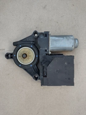 1K0959793G Моторче  стъклоповдигач за предна лява врата Volkswagen Golf V, Passat B6 1K0 959 793 G, снимка 2