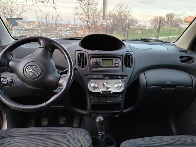 Toyota Yaris verso, снимка 7 - Автомобили и джипове - 49430631