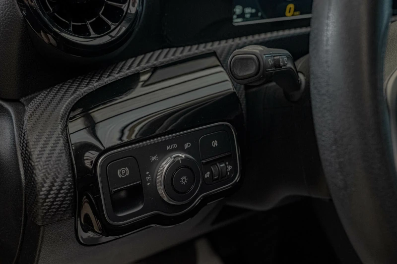 Mercedes-Benz A 180 VirtualПодгрев/Lane Assist/Sport, снимка 9 - Автомобили и джипове - 51001437