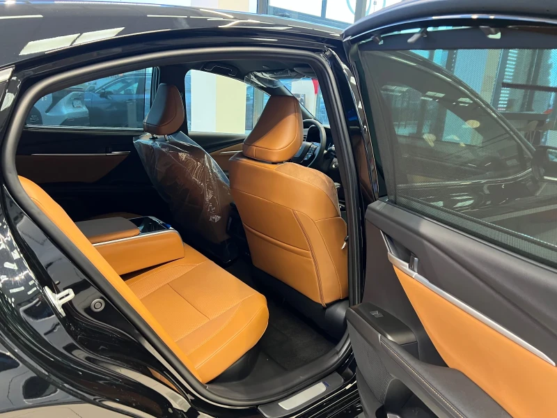 Toyota Camry 2.5H Luxury , снимка 11 - Автомобили и джипове - 52127211