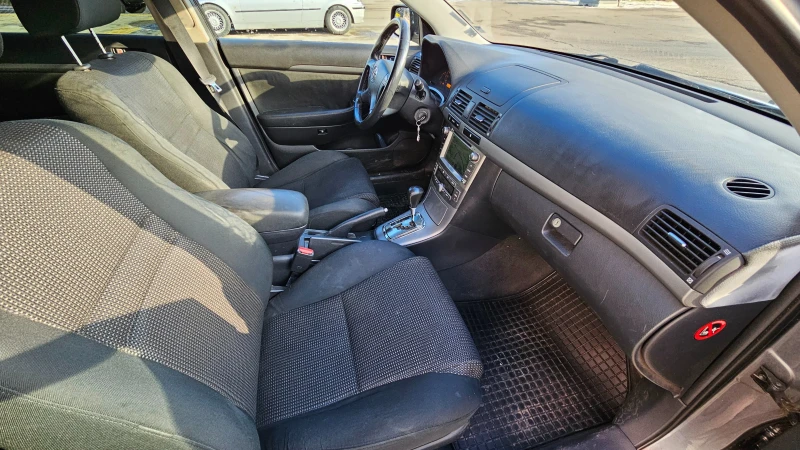 Toyota Avensis T25 1.8 Газ, климатик, снимка 11 - Автомобили и джипове - 53075032