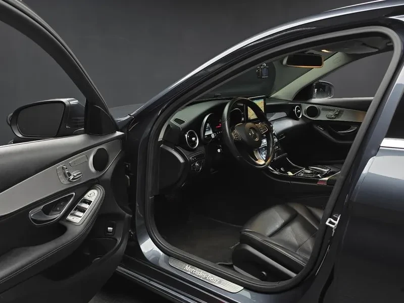 Mercedes-Benz C 220 4MATIC, снимка 10 - Автомобили и джипове - 54282242