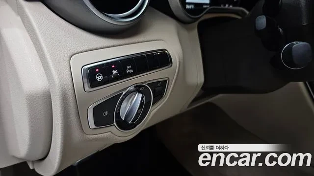 Mercedes-Benz C 300 4MATIC / ПАНОРАМА / КОЖА / ПОДГРЕВ / АВТОКРЕДИТ, снимка 15 - Автомобили и джипове - 56067949