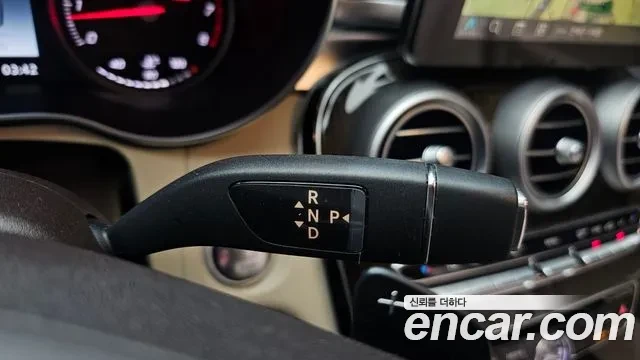 Mercedes-Benz C 300 4MATIC / ПАНОРАМА / КОЖА / ПОДГРЕВ / АВТОКРЕДИТ, снимка 11 - Автомобили и джипове - 56067949