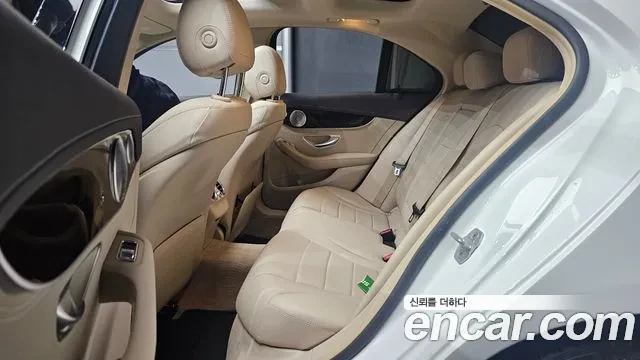 Mercedes-Benz C 300 4MATIC / ПАНОРАМА / КОЖА / ПОДГРЕВ / АВТОКРЕДИТ, снимка 17 - Автомобили и джипове - 56067949