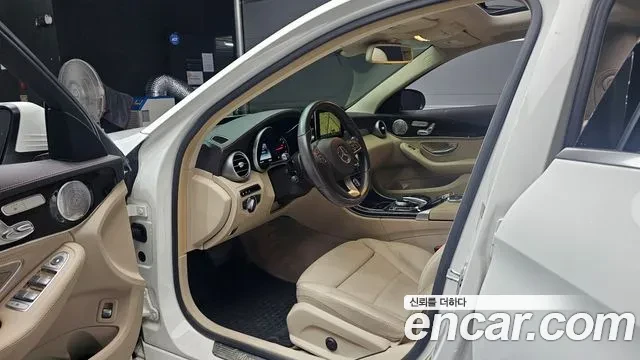 Mercedes-Benz C 300 4MATIC / ПАНОРАМА / КОЖА / ПОДГРЕВ / АВТОКРЕДИТ, снимка 7 - Автомобили и джипове - 56067949