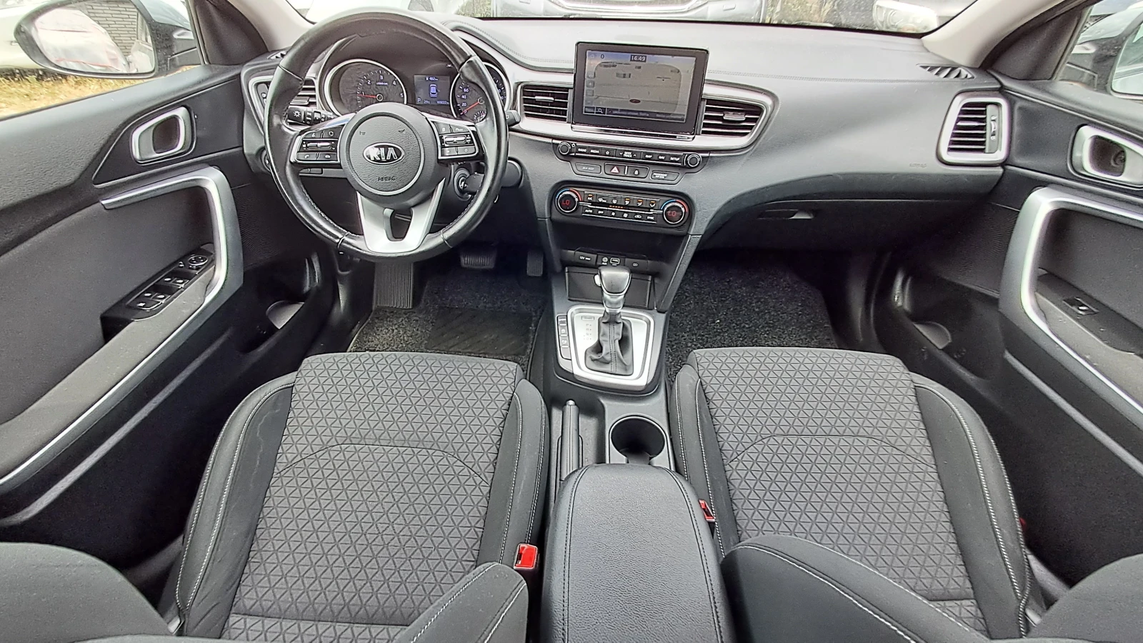 Kia Ceed FULL NEW MODEL РЕАЛ КМ ИЗКЛЮЧИТЕЛА СЕРВ КНИЖ КАМЕР, снимка 8 - Автомобили и джипове - 12363859