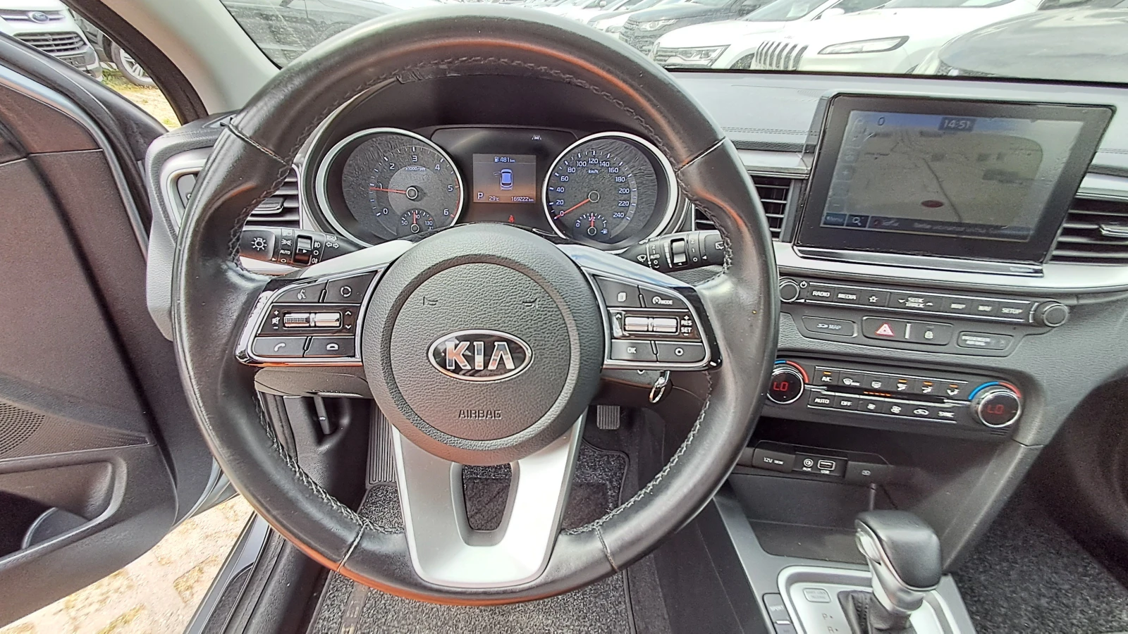 Kia Ceed FULL NEW MODEL РЕАЛ КМ ИЗКЛЮЧИТЕЛА СЕРВ КНИЖ КАМЕР, снимка 9 - Автомобили и джипове - 12363859