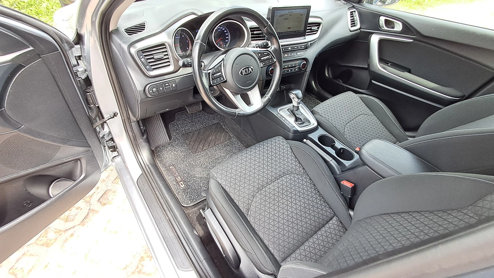 Kia Ceed FULL NEW MODEL РЕАЛ КМ ИЗКЛЮЧИТЕЛА СЕРВ КНИЖ КАМЕР, снимка 6 - Автомобили и джипове - 12363859