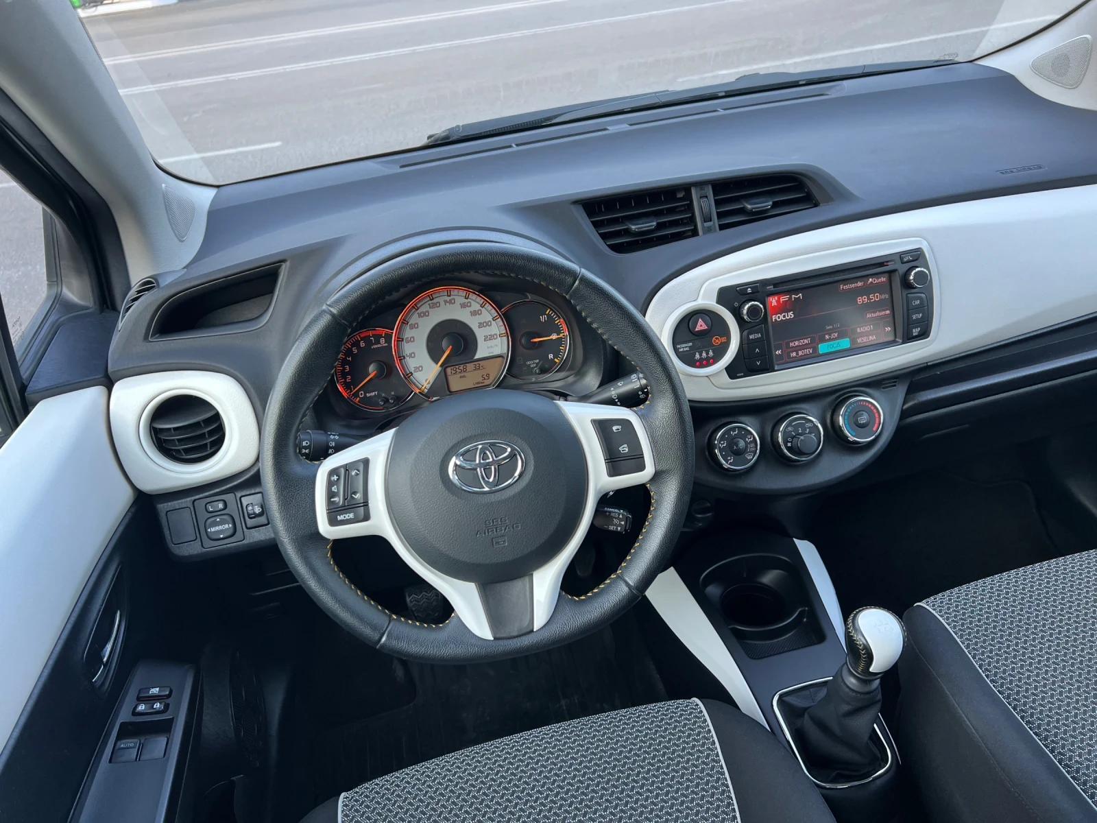 Toyota Yaris 1.33i ШВЕЙЦАРИЯ - изображение 10