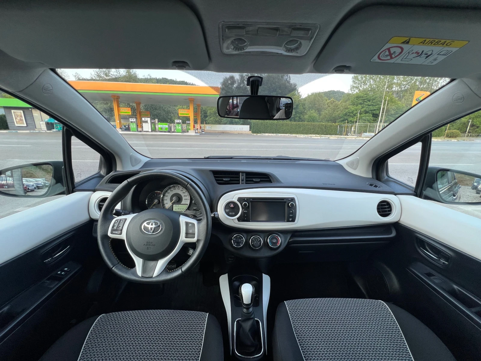 Toyota Yaris 1.33i ШВЕЙЦАРИЯ - изображение 9
