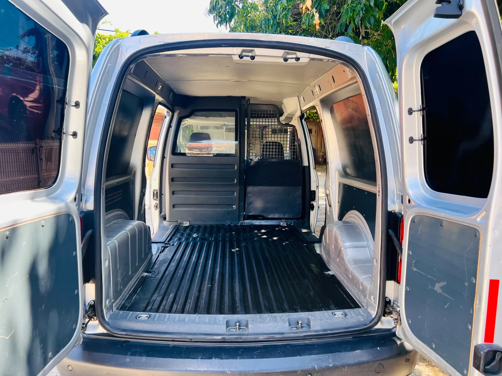 VW Caddy 2000TDI 4* 4 - изображение 8