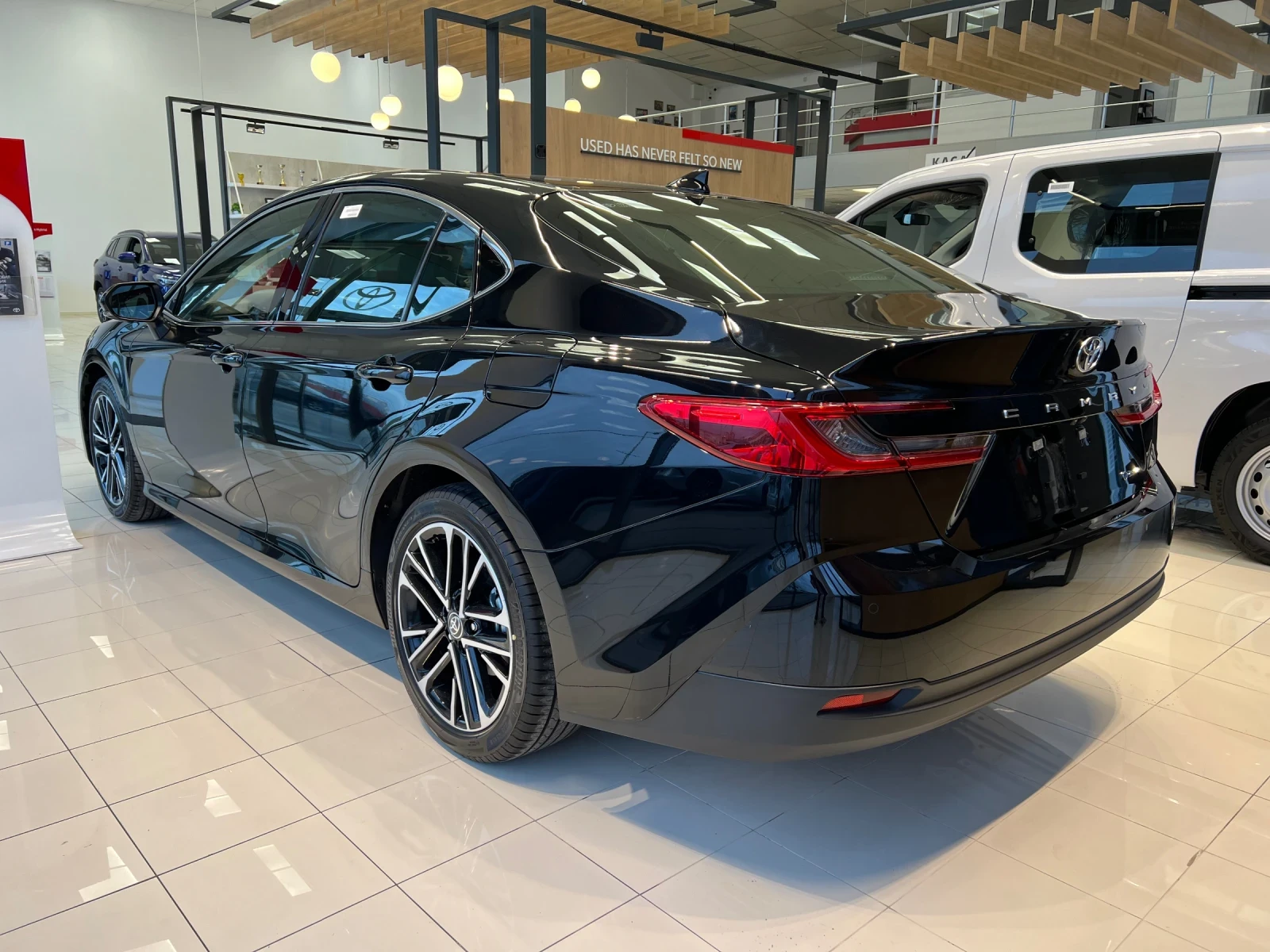 Toyota Camry 2.5H Luxury  - изображение 5