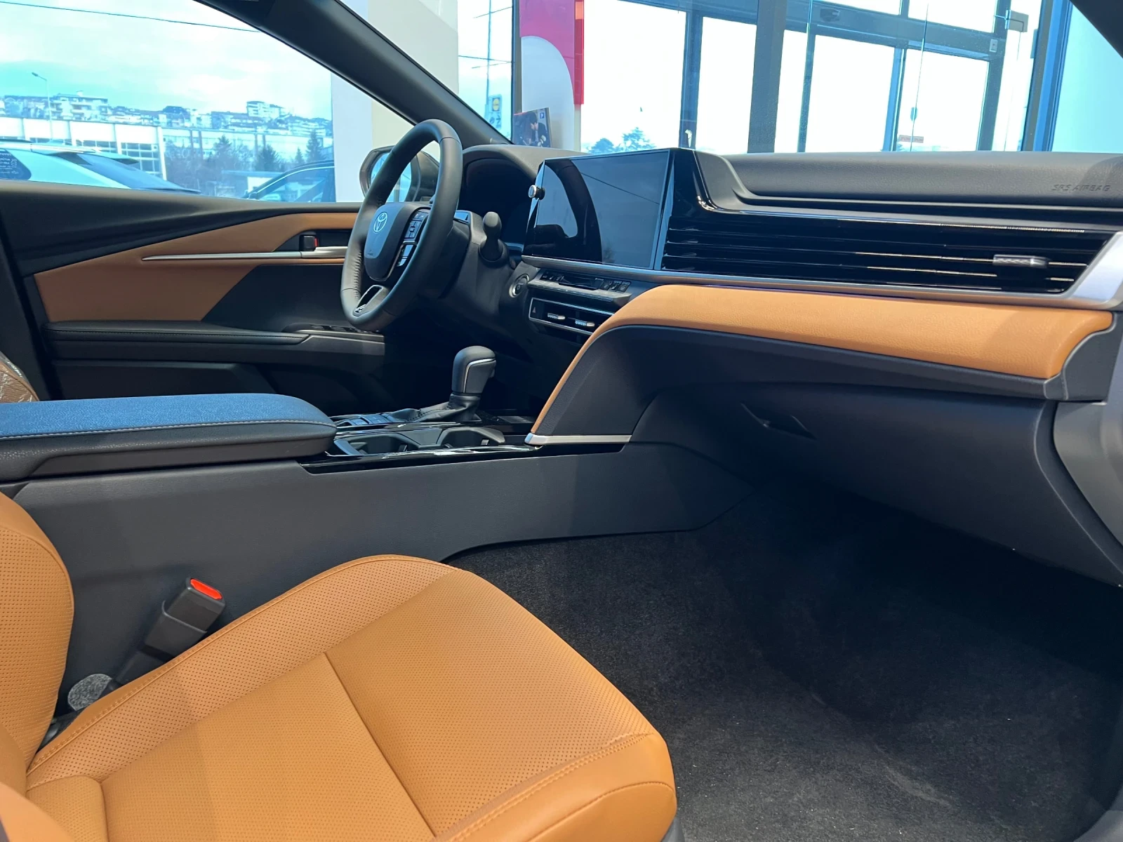 Toyota Camry 2.5H Luxury  - изображение 10