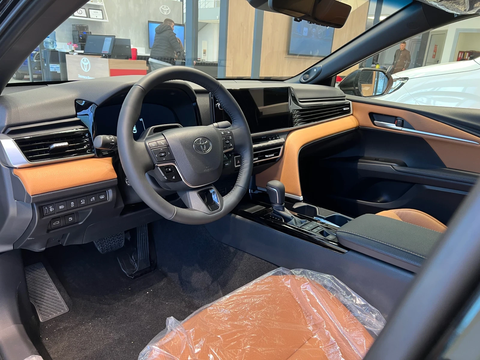 Toyota Camry 2.5H Luxury  - изображение 6