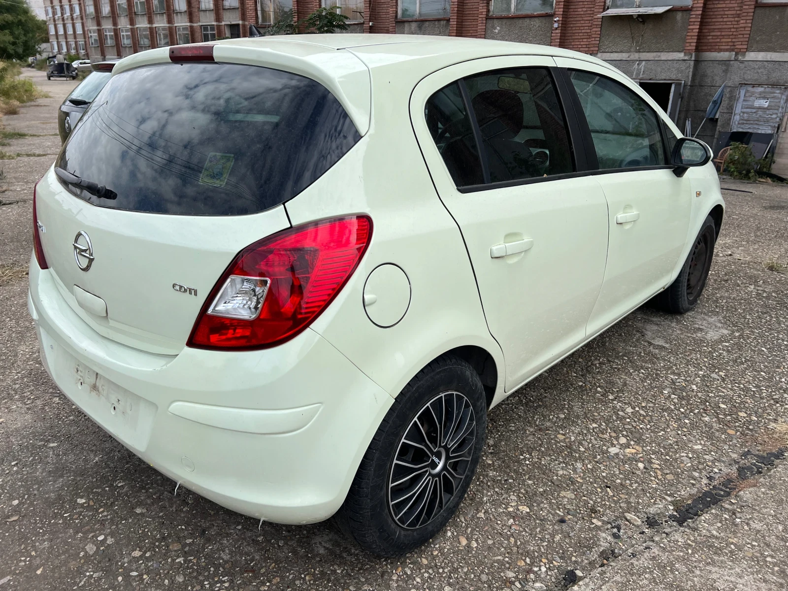 Opel Corsa 1.3 CDTI 95кс 6ск - изображение 3