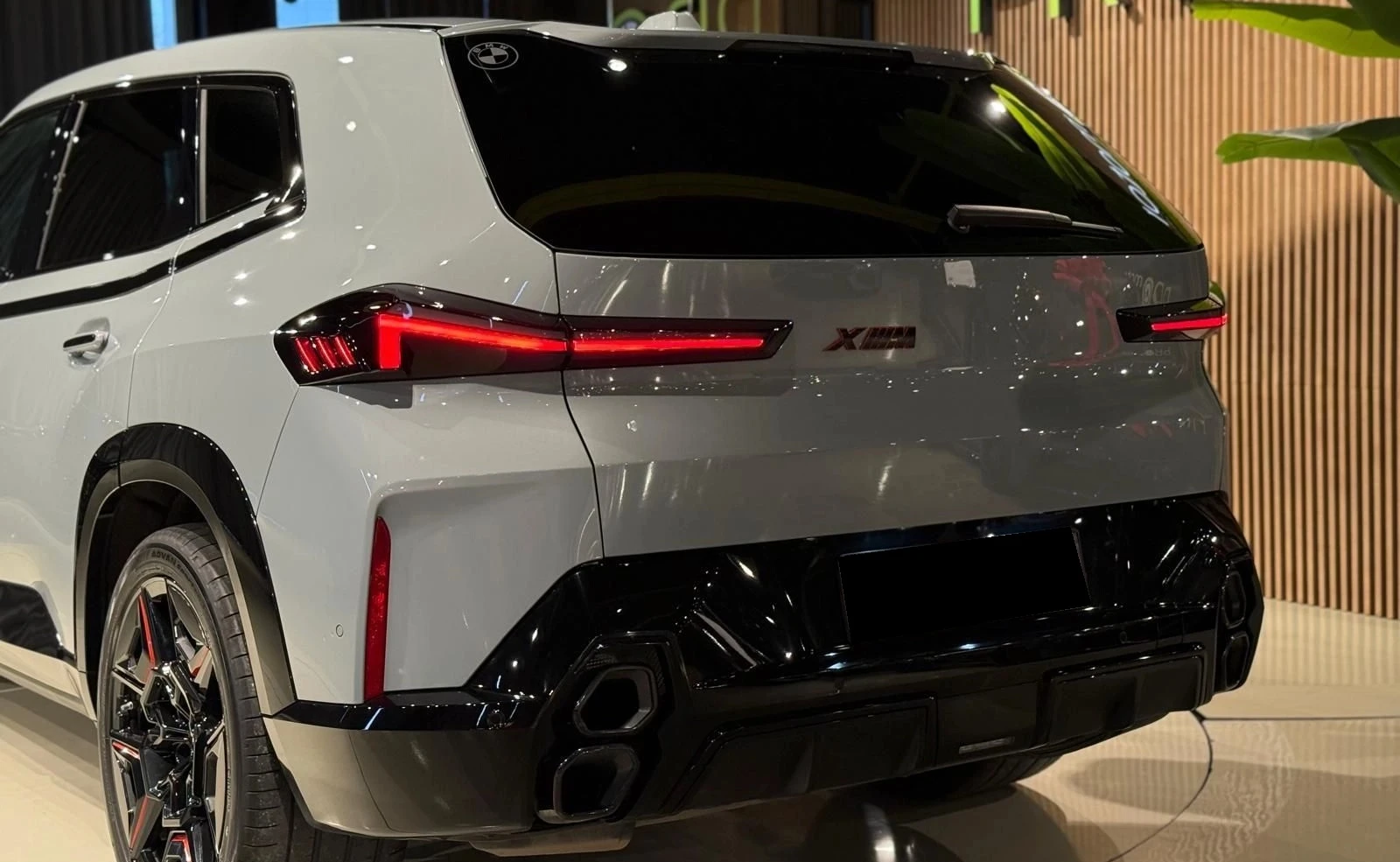 BMW XM Label Red 4.4 V8 Plug-in Hybrid xDrive - изображение 6