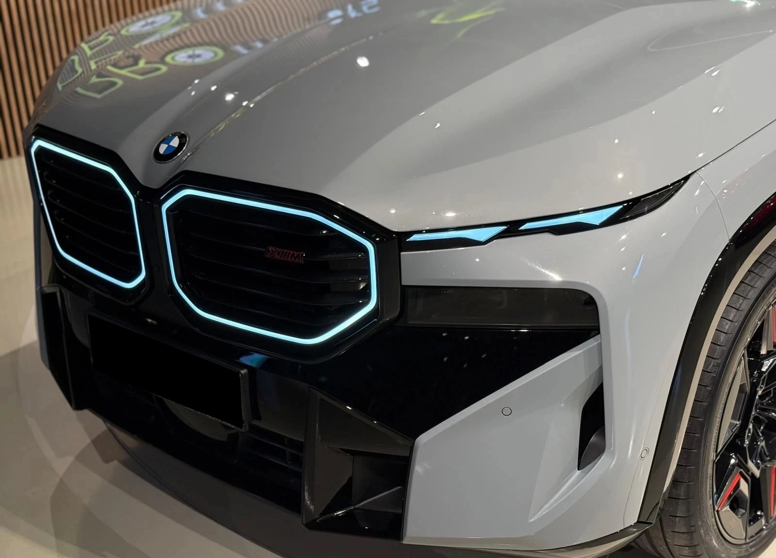 BMW XM Label Red 4.4 V8 Plug-in Hybrid xDrive - изображение 3