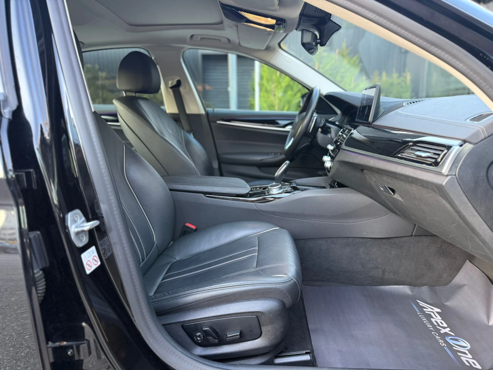 BMW 530 d X Drive, снимка 15 - Автомобили и джипове - 53814958