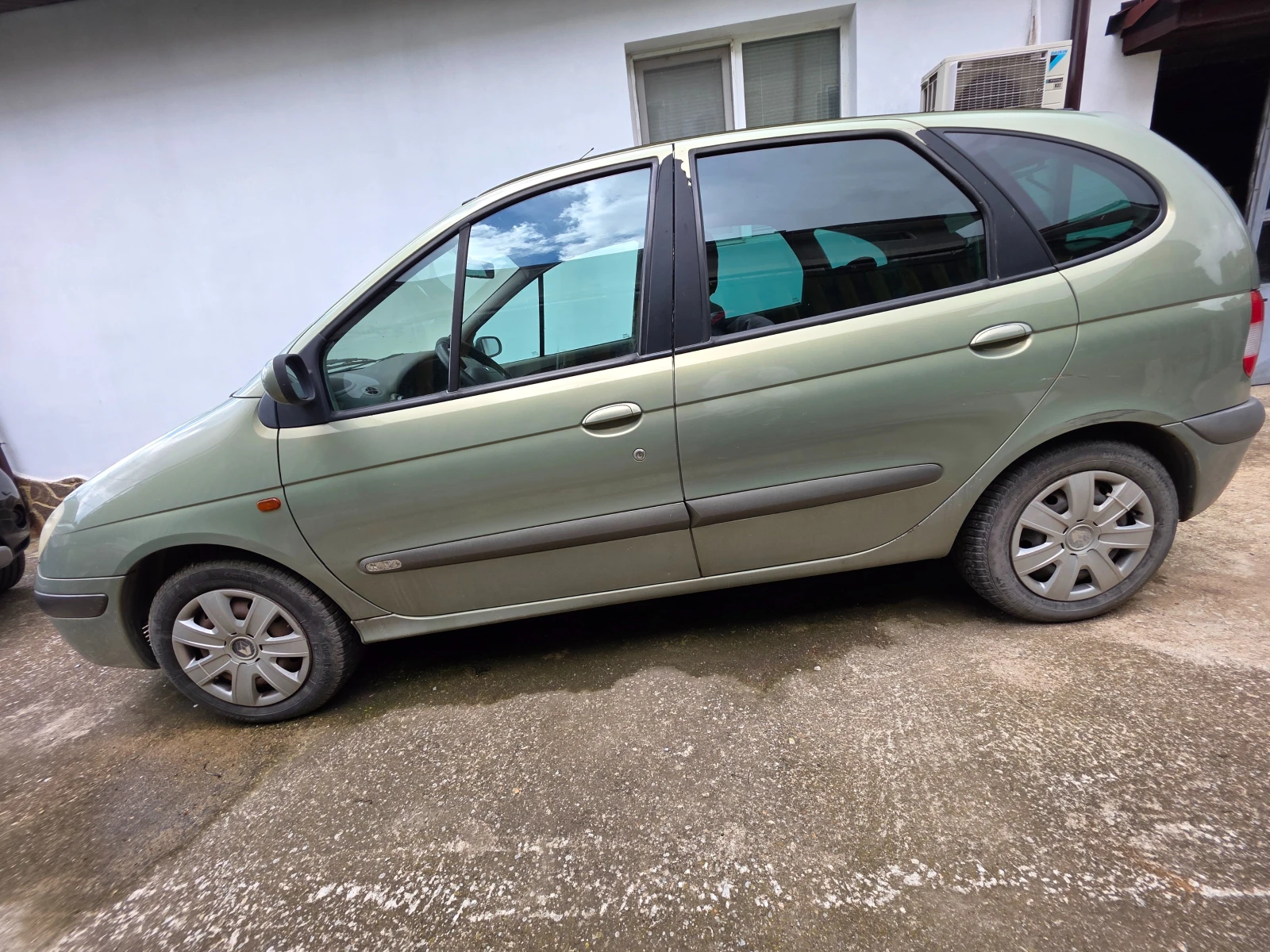Renault Scenic, снимка 2 - Автомобили и джипове - 54396771