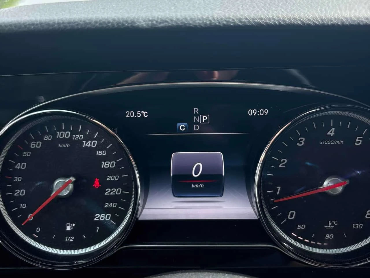 Mercedes-Benz E 300 ПОДГРЕВИ * ПАНО * KEYLESS * BURMERSTER , снимка 8 - Автомобили и джипове - 54479914