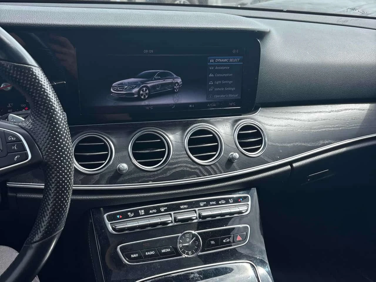Mercedes-Benz E 300 ПОДГРЕВИ * ПАНО * KEYLESS * BURMERSTER , снимка 9 - Автомобили и джипове - 54479914