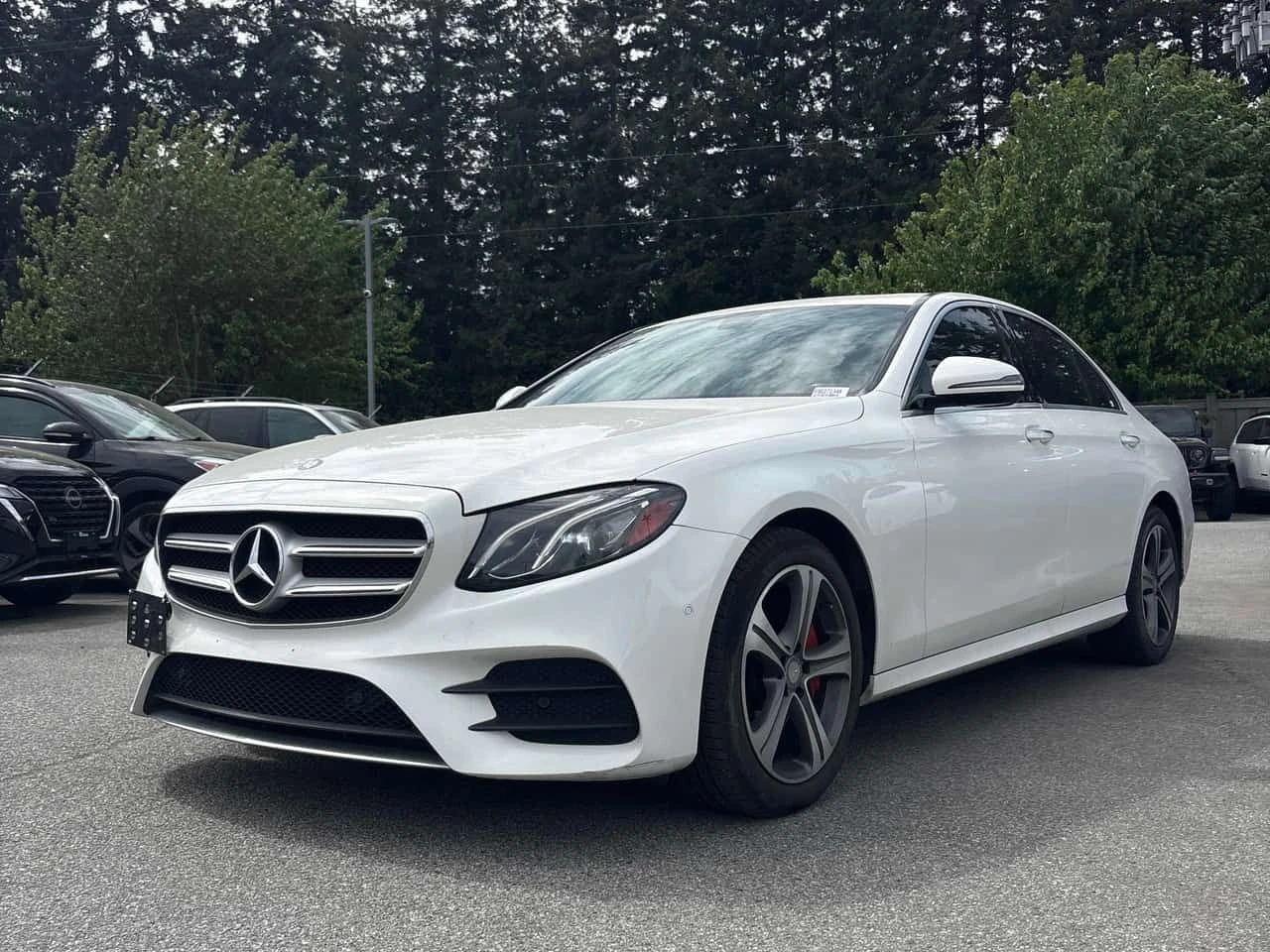 Mercedes-Benz E 300 ПОДГРЕВИ * ПАНО * KEYLESS * BURMERSTER 