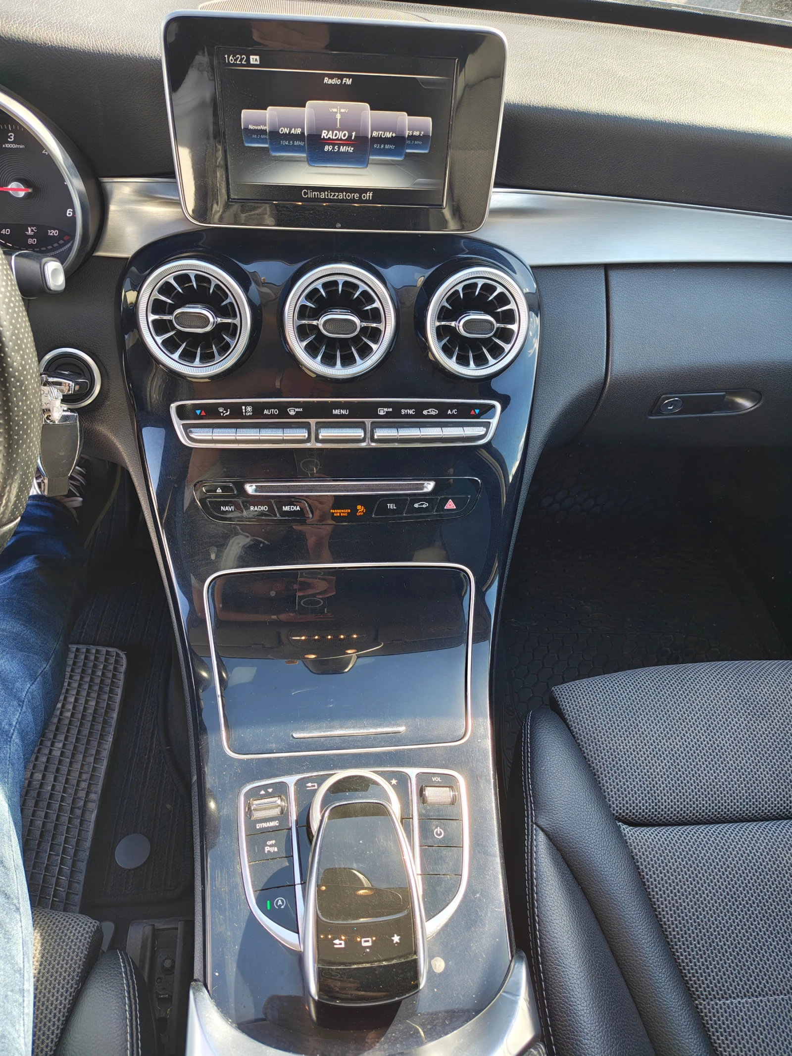 Mercedes-Benz C 220 4 MATIC, снимка 16 - Автомобили и джипове - 54555009
