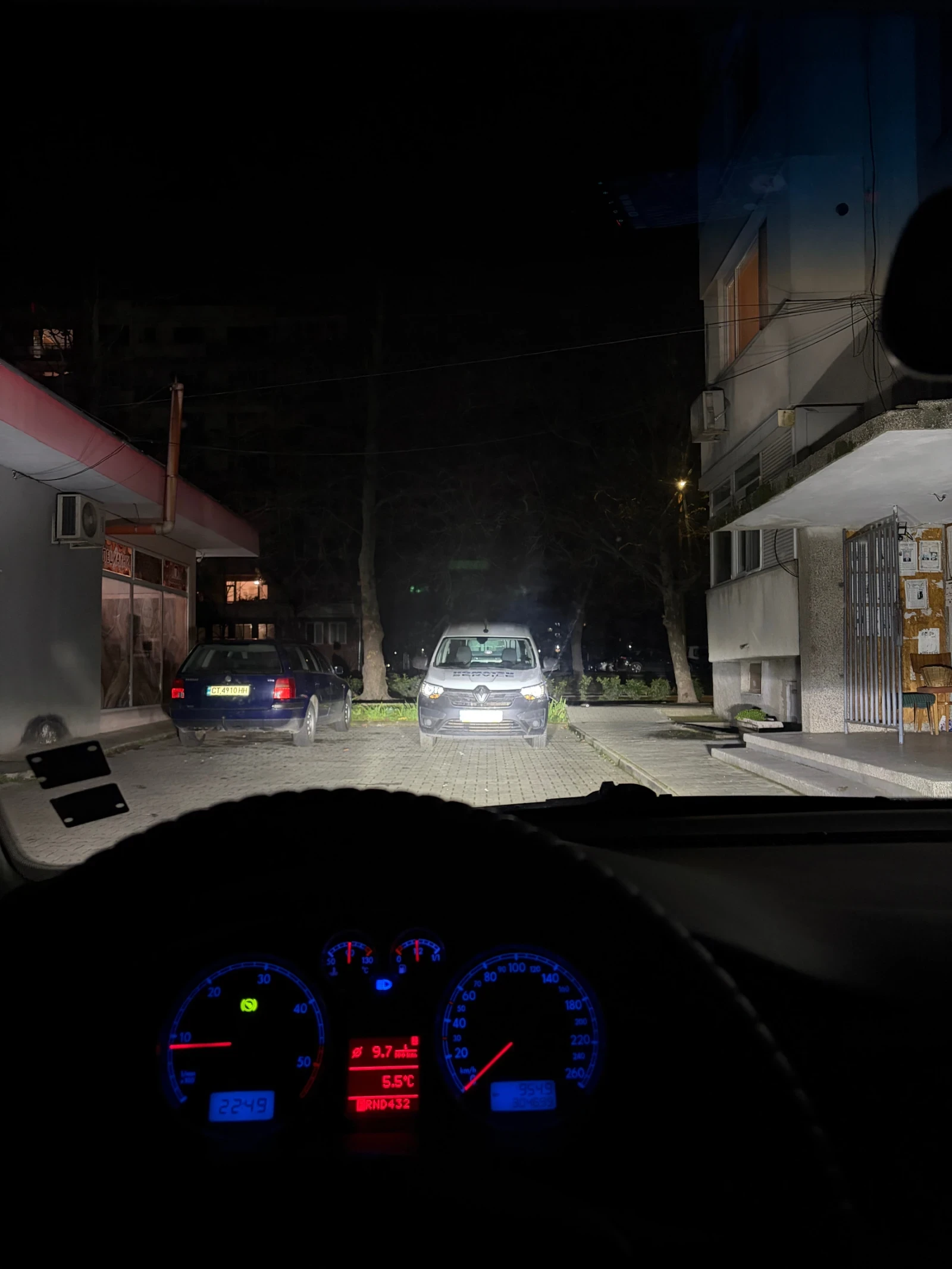 VW Passat, снимка 8 - Автомобили и джипове - 55588670