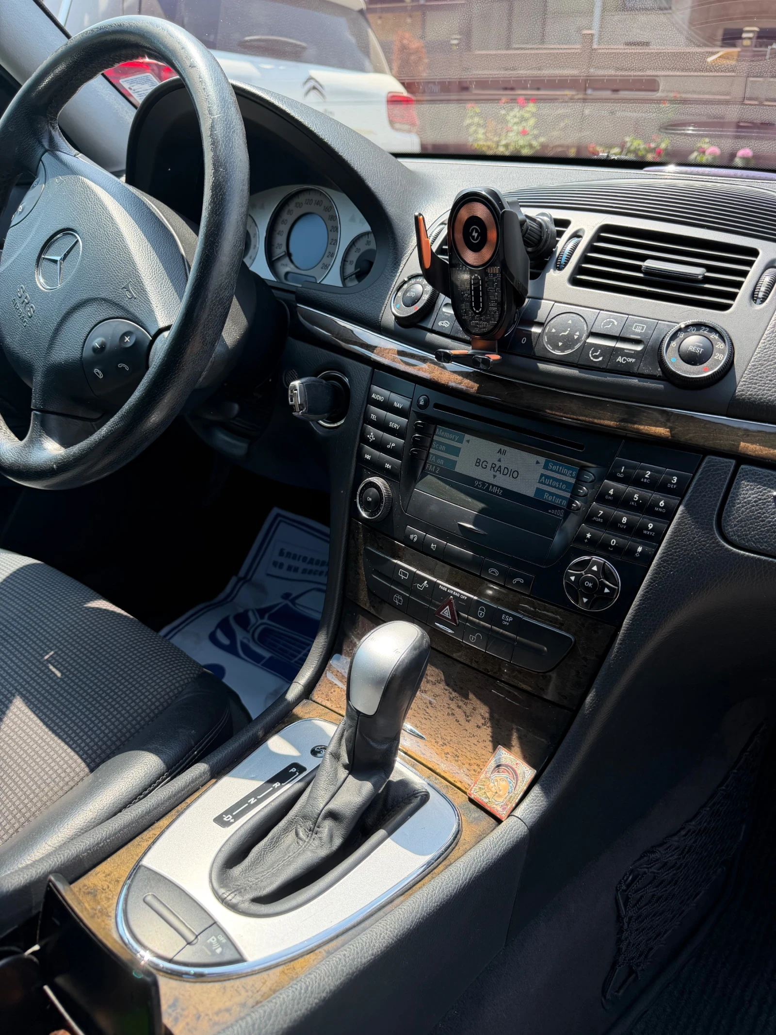 Mercedes-Benz E 240, снимка 9 - Автомобили и джипове - 55145827