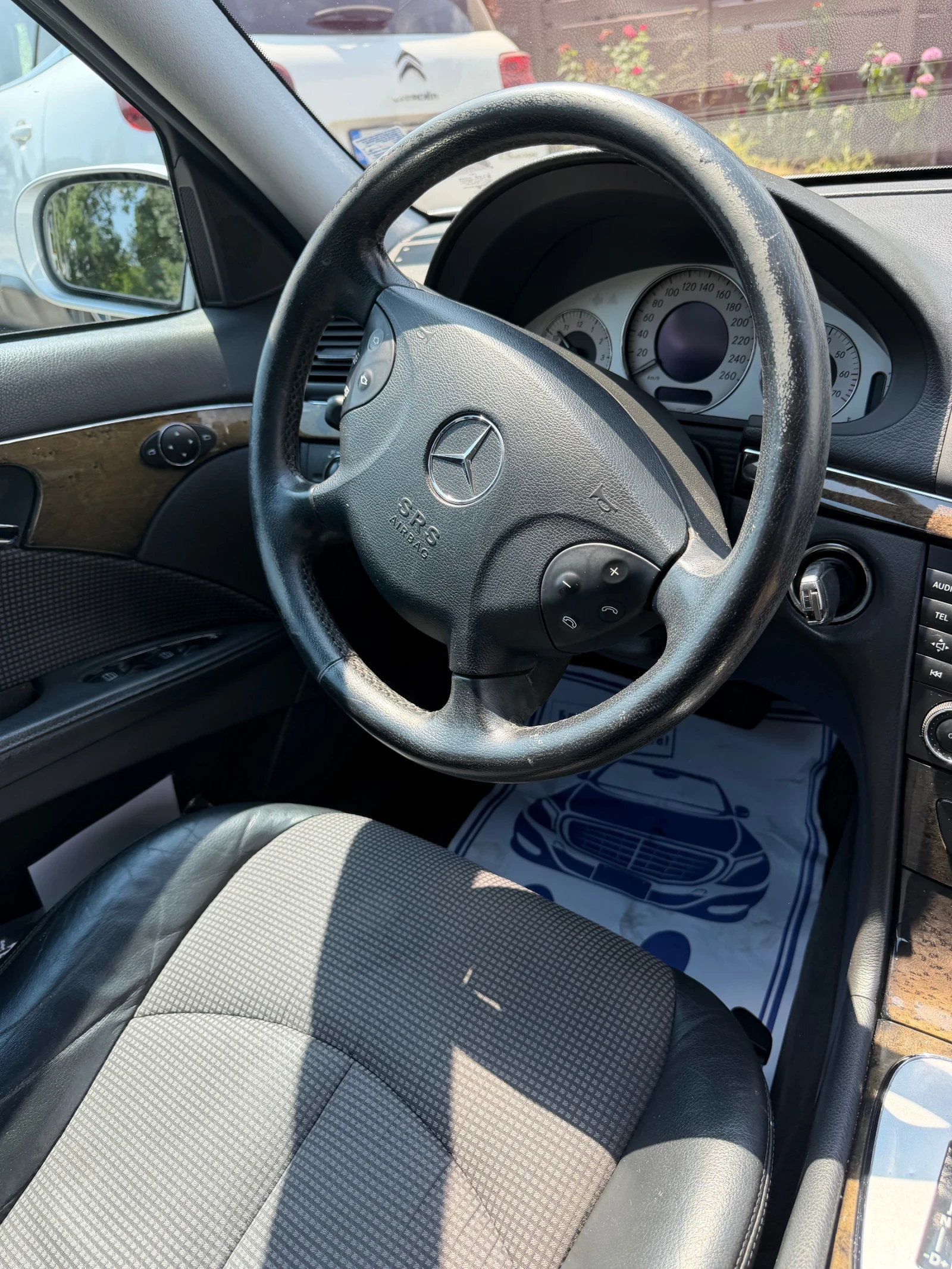 Mercedes-Benz E 240, снимка 10 - Автомобили и джипове - 55145827