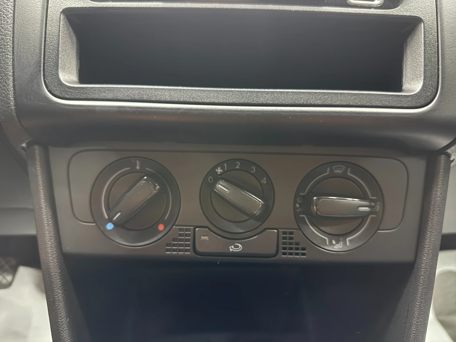 VW Polo 1.2i 60 к.с., снимка 10 - Автомобили и джипове - 56007716