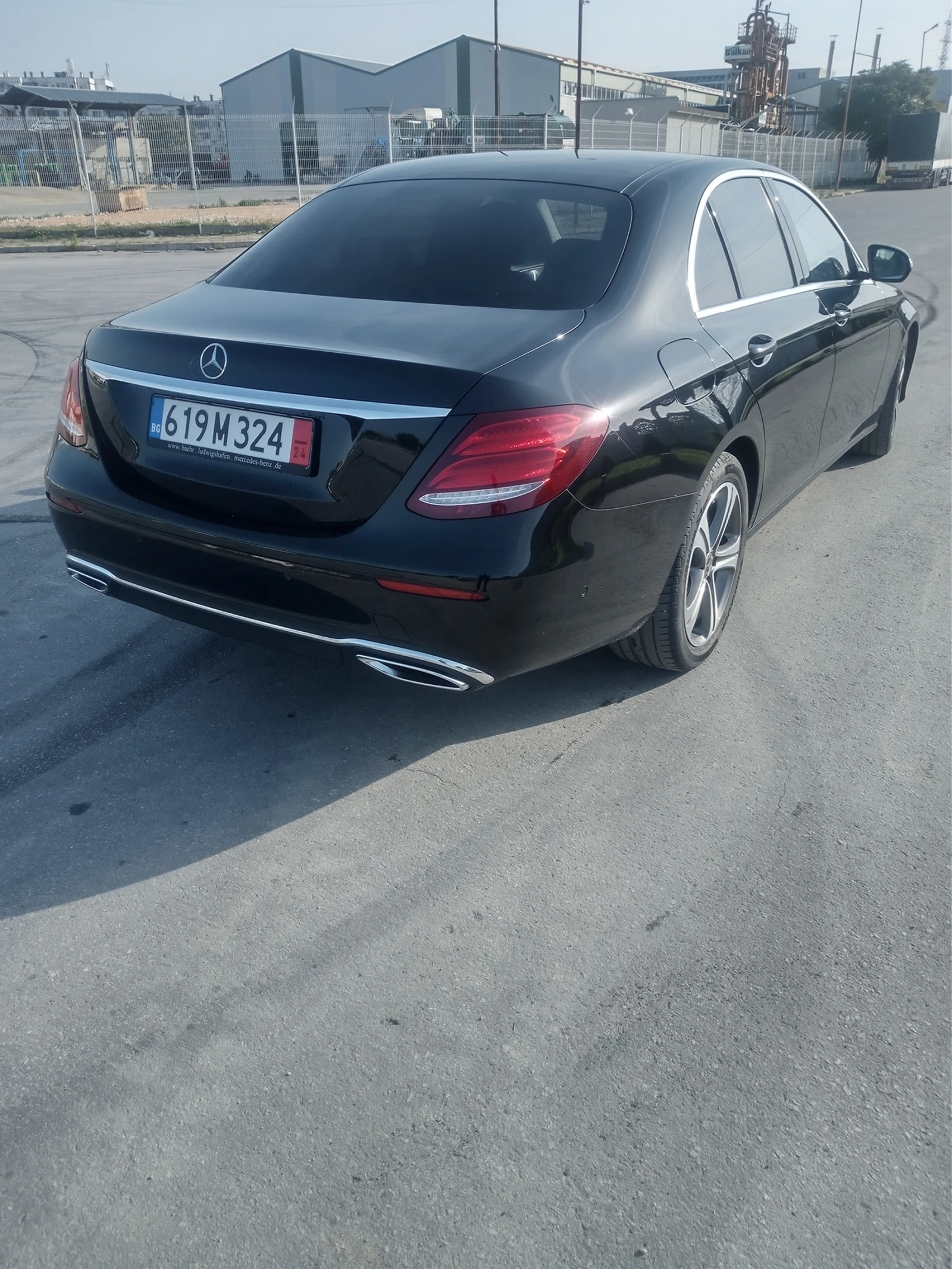 Mercedes-Benz E 220 W213, снимка 3 - Автомобили и джипове - 56014303
