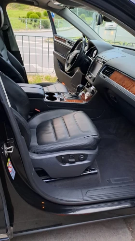 VW Touareg 3.0 TDI* LED* ДИСТРОНИК* СЛЕДЕНЕ ЛЕНТИ* START-STOP - 24500 лв. - 44448399 12