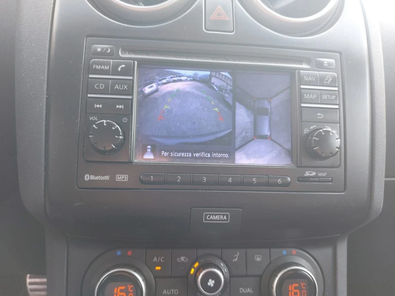 Nissan Qashqai 1.6 бензин навигация 360 градуса камера ШВЕЙЦАРЯ , снимка 6 - Автомобили и джипове - 53065539