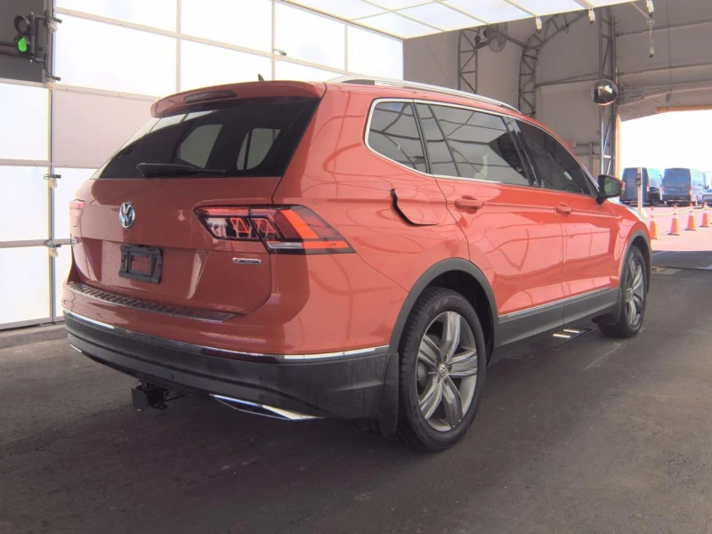 VW Tiguan Lane assist* Keyless* 7 Местна* Fender Музика* 4Х4, снимка 4 - Автомобили и джипове - 52317899