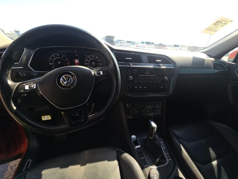 VW Tiguan Lane assist* Keyless* 7 Местна* Fender Музика* 4Х4, снимка 12 - Автомобили и джипове - 52317899
