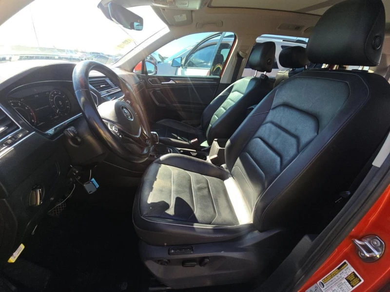 VW Tiguan Lane assist* Keyless* 7 Местна* Fender Музика* 4Х4, снимка 7 - Автомобили и джипове - 52317899
