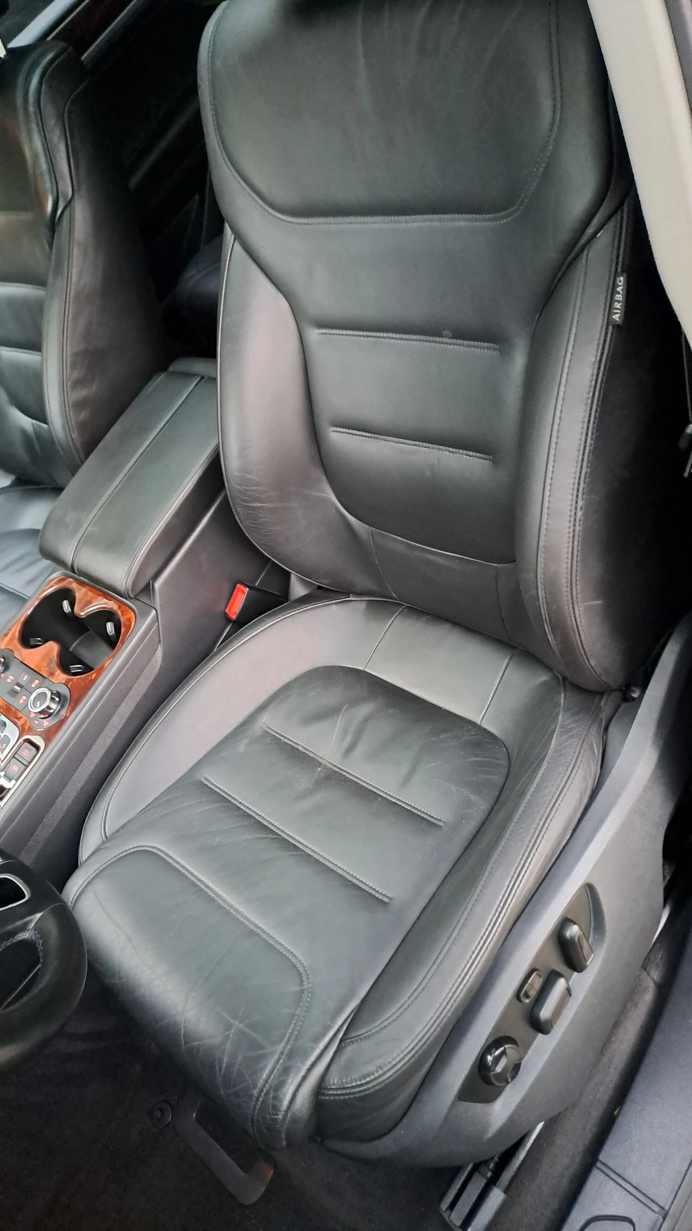 VW Touareg 3.0 TDI* LED* ДИСТРОНИК* СЛЕДЕНЕ ЛЕНТИ* START-STOP - изображение 7