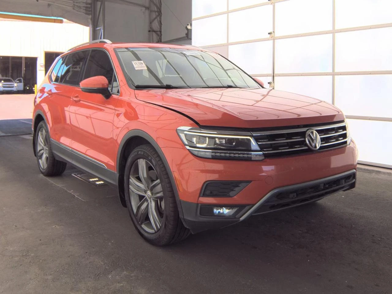 VW Tiguan Lane assist* Keyless* 7 Местна* Fender Музика* 4Х4 - изображение 3