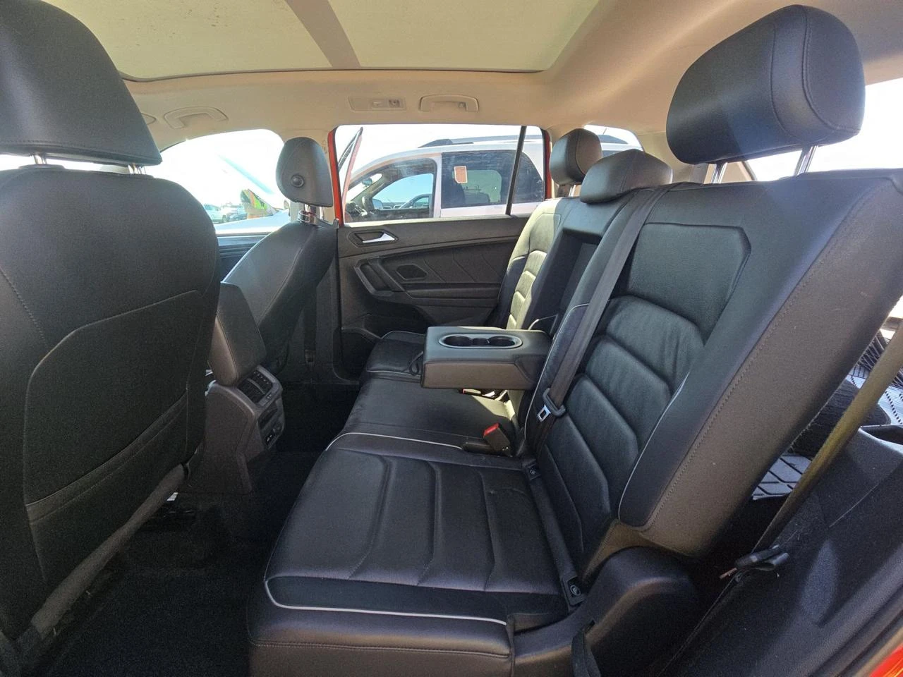 VW Tiguan Lane assist* Keyless* 7 Местна* Fender Музика* 4Х4 - изображение 10