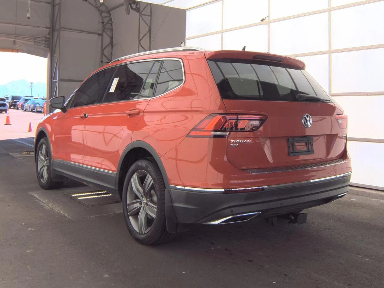 VW Tiguan Lane assist* Keyless* 7 Местна* Fender Музика* 4Х4 - изображение 6